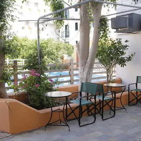 Athina 헐소니소스