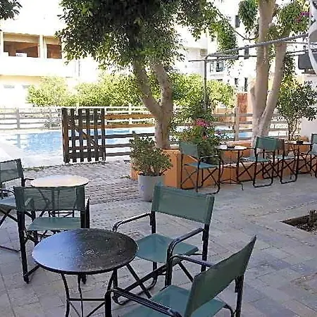 Athina הרסוניסוס