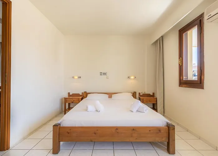 Hotel Athina Hersonissos (Crete)